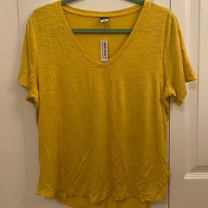 NEVER WORN Yellow Old Navy v neck top